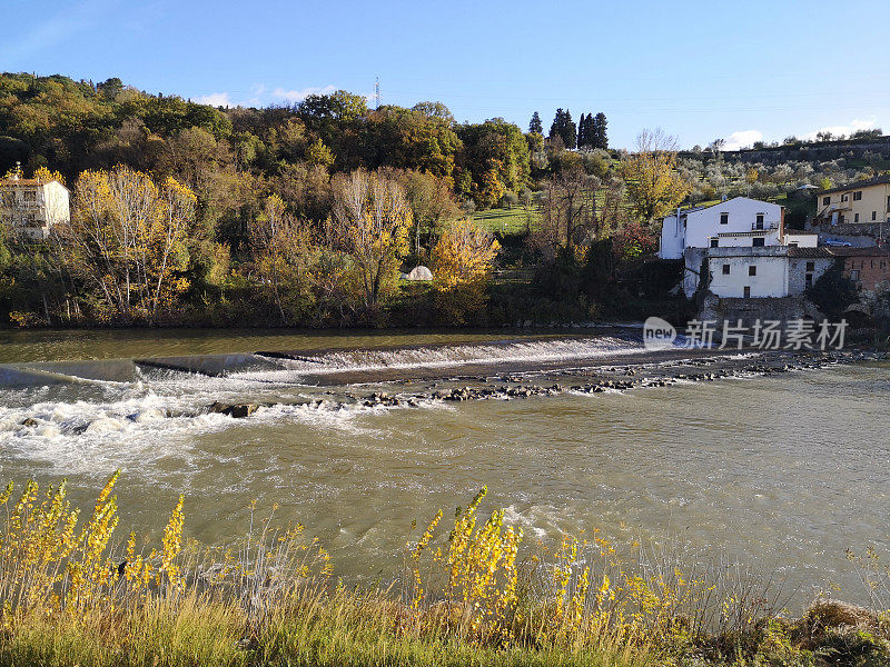 阿尔诺河在Girone, Fiesole，托斯卡纳